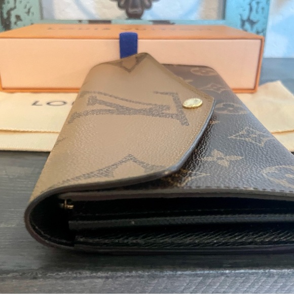 Louis Vuitton Reverse Monogram Sarah Wallet - Picture 5 of 14
